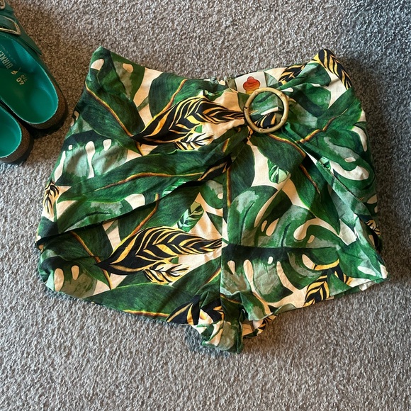 Farm Rio Shorts - Women’s Medium - Picture 2 of 7